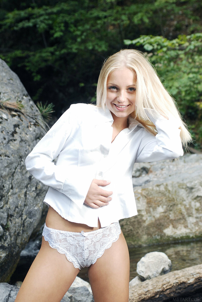 Лира, 18 лет, 0 размер груди